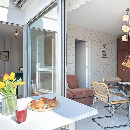 Apartment Les Criques By Interhome