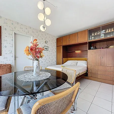 Apartment Les Criques By Interhome *